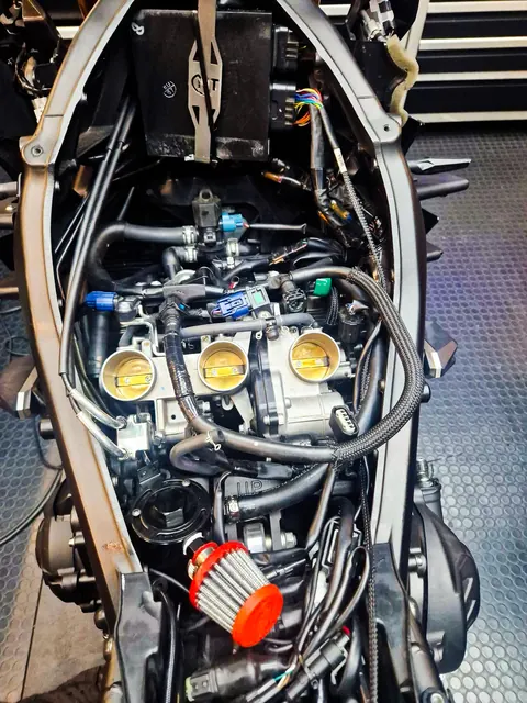 Fast Motors garage 10