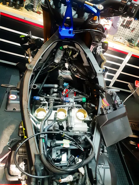 Fast Motors garage 6