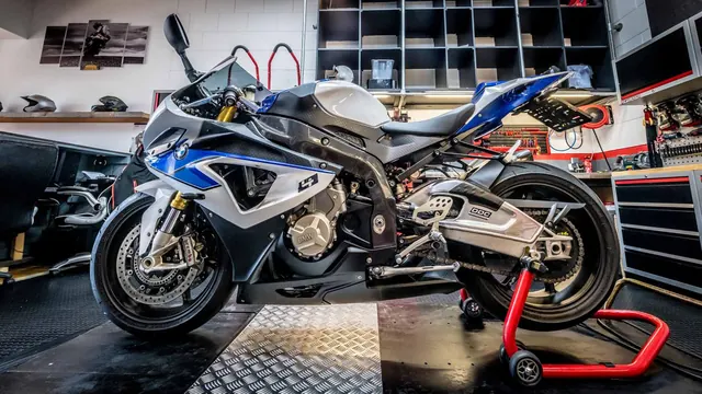 Fast Motors garage 16