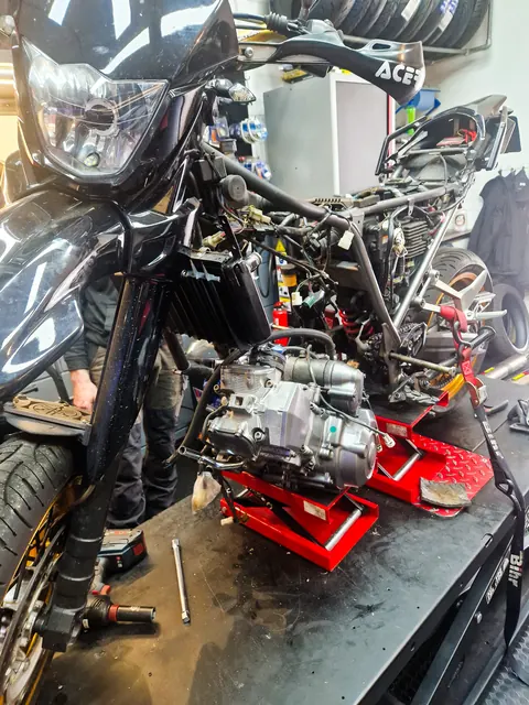 Fast Motors garage 7