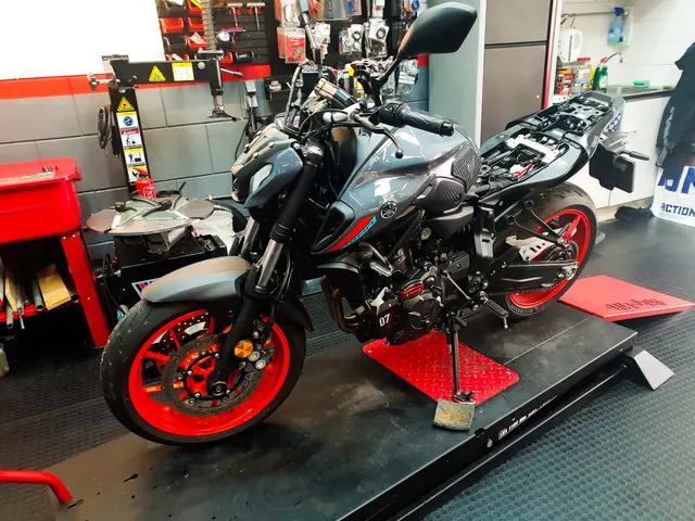 Fast Motors garage 1