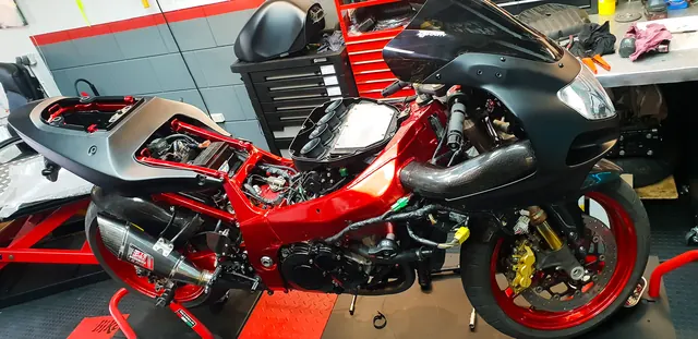 Fast Motors garage 4